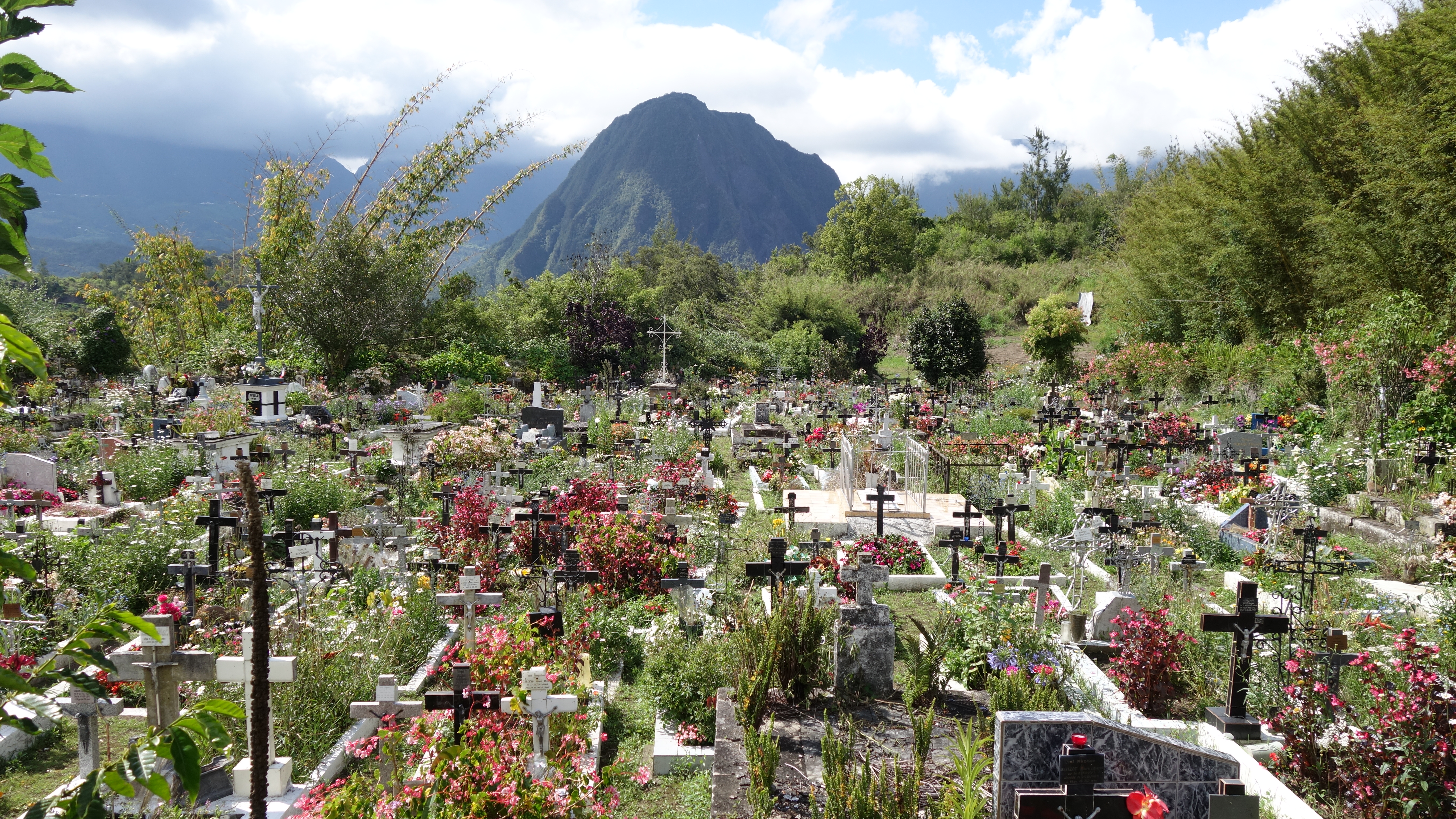Le cimetière jardin d’Hell Bourg